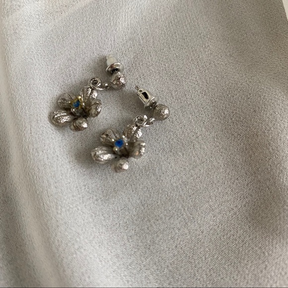 VTG Silver Flower Blue Center Dangle Earrings - Picture 3 of 6